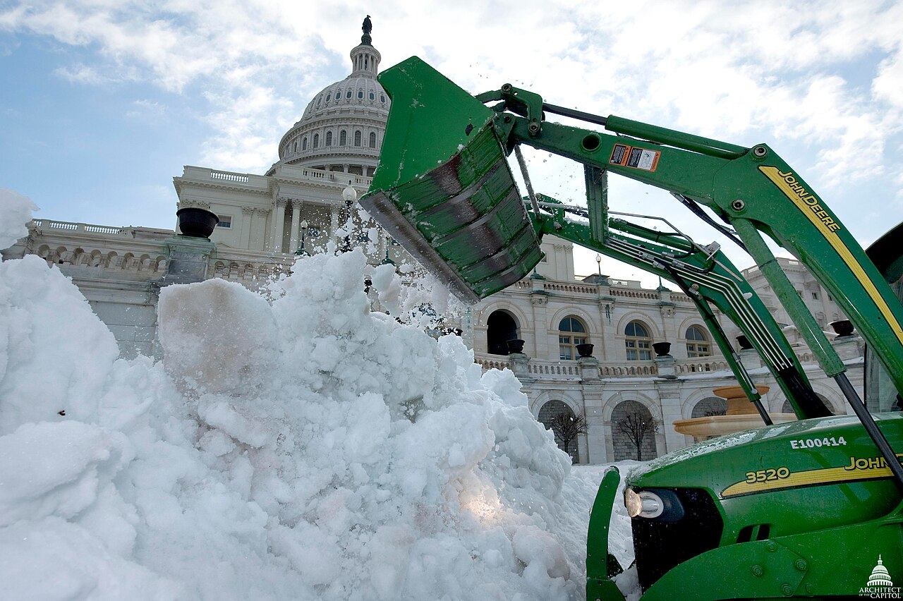 Snow and ice service on a commercial property